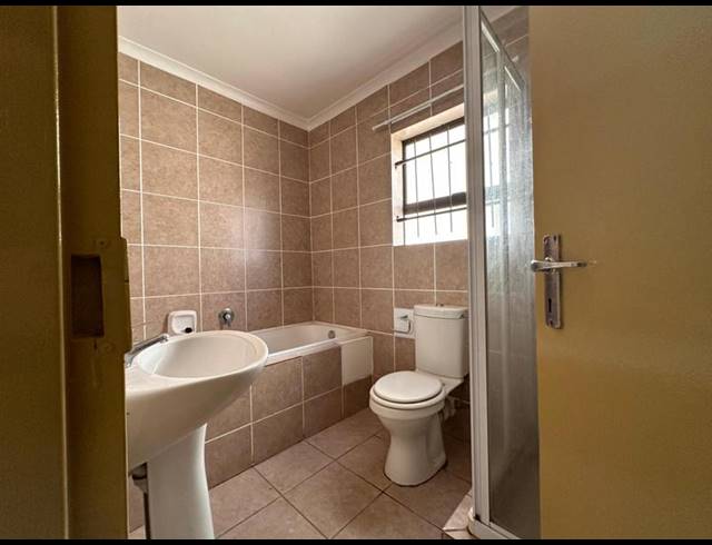 2 BEDROOM PROPERTY TO RENT IN FAIRVIEW GOLF ESTATE